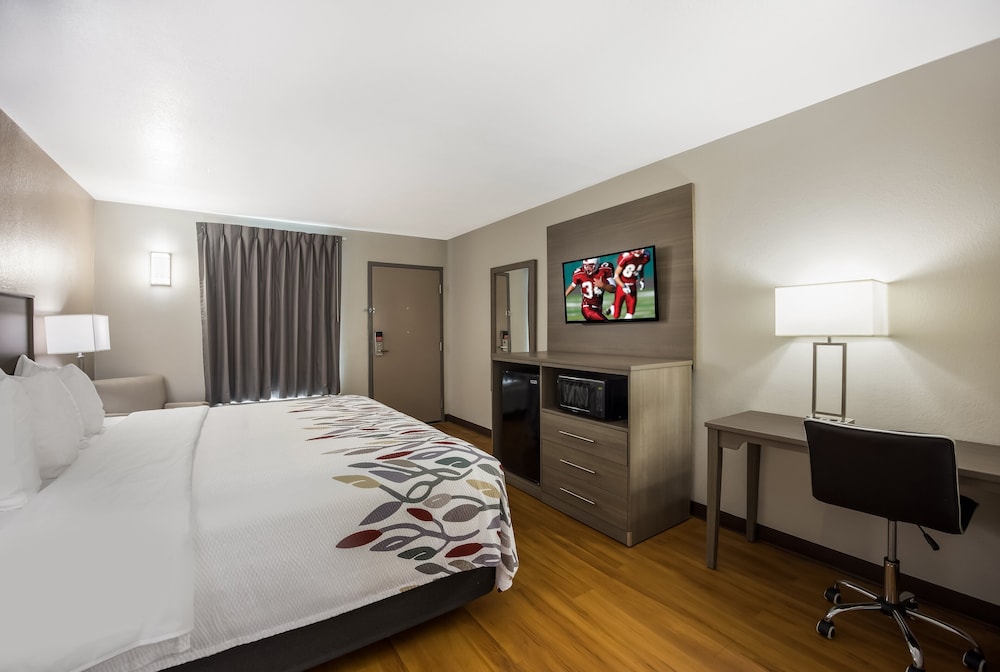 Red Roof Inn & Suites Thomasville - photo 15