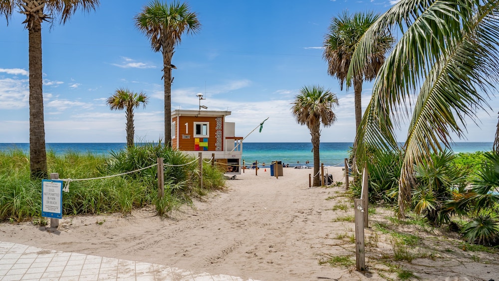 Resort Apartments — hotel in Hallandale Beach