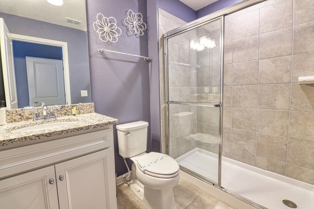 Daniel's Townhome Getaway At Windsor Island Resort 5 Bedroom Townhouse by Redawning Davenport - photo 33
