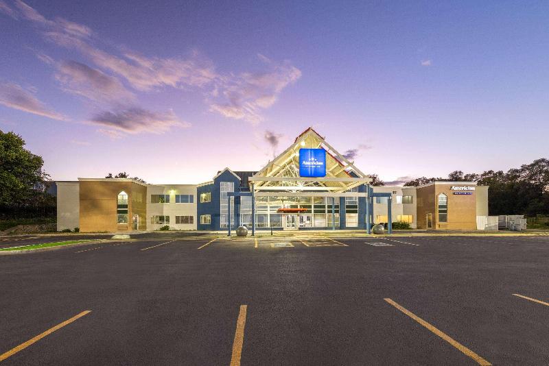 The Inn & Suites Omaha Near Zoo - photo 7