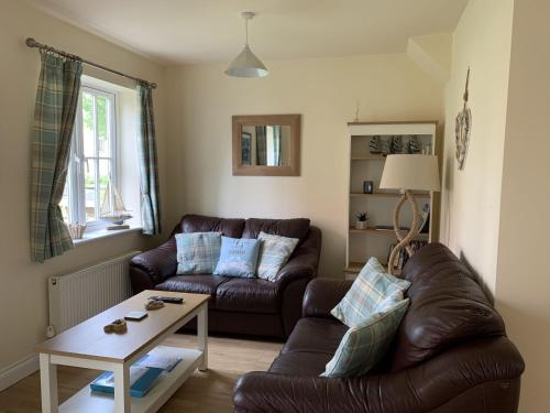 Seaside Cottage The Bay 2 bedrooms patio parking nearby 2 dogs welcome