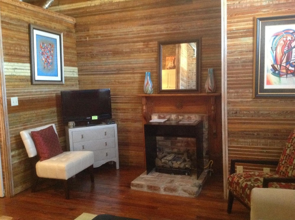 The Main Street Hotel - photo 58