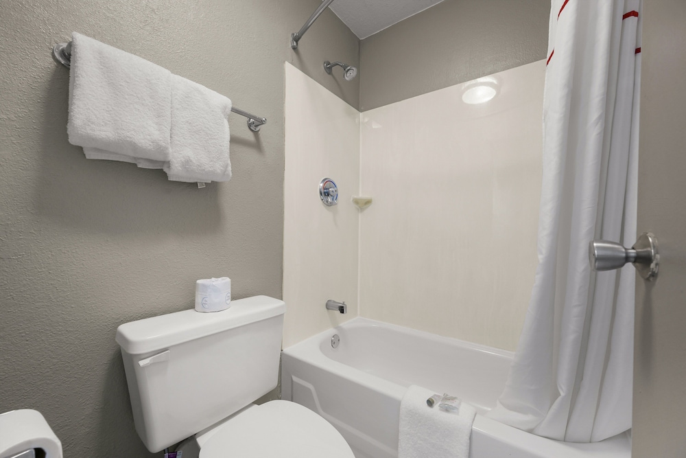 Red Roof Inn Detroit Royal Oak Madison Heights - photo 26