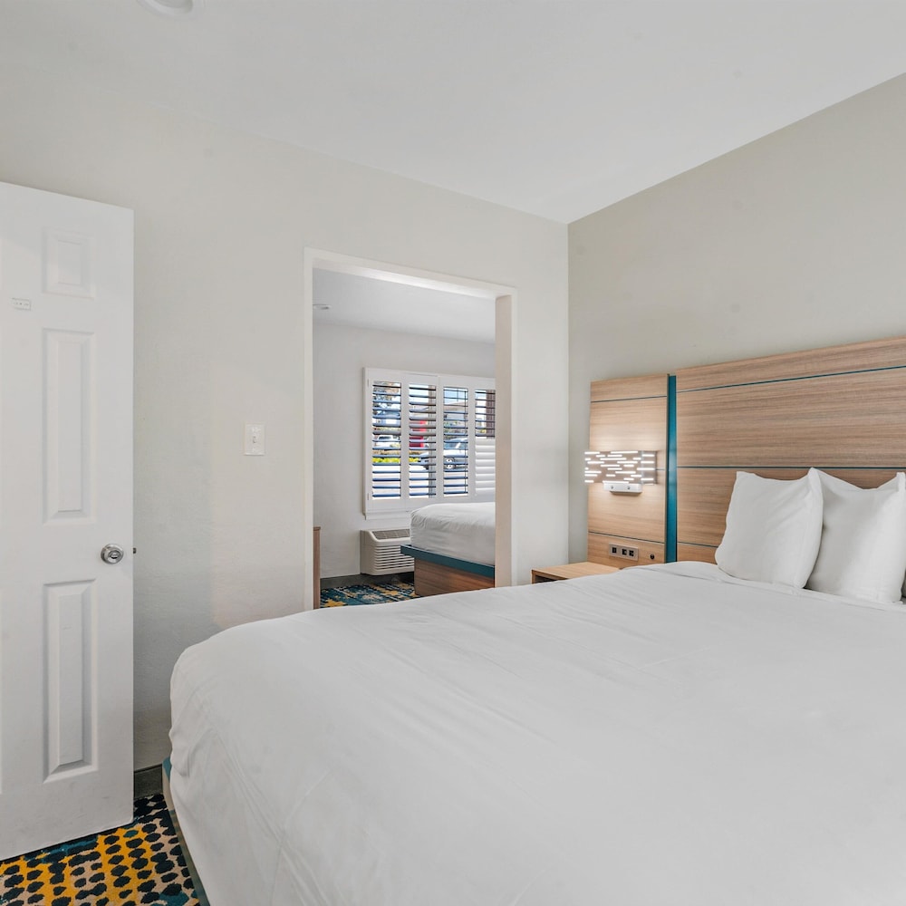 Pacific Shores Inn - photo 37