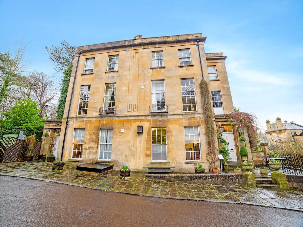 OYO Bailbrook Lodge — 4-Star Luxury Hotel in Bath, United Kingdom