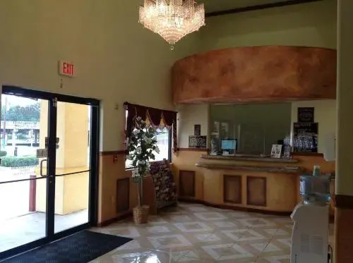 Woodland Inn and Suites - photo 10
