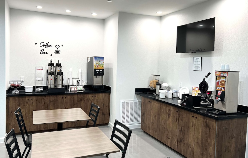 Americas Best Value Inn and Suites Kingwood IAH Airport - photo 27