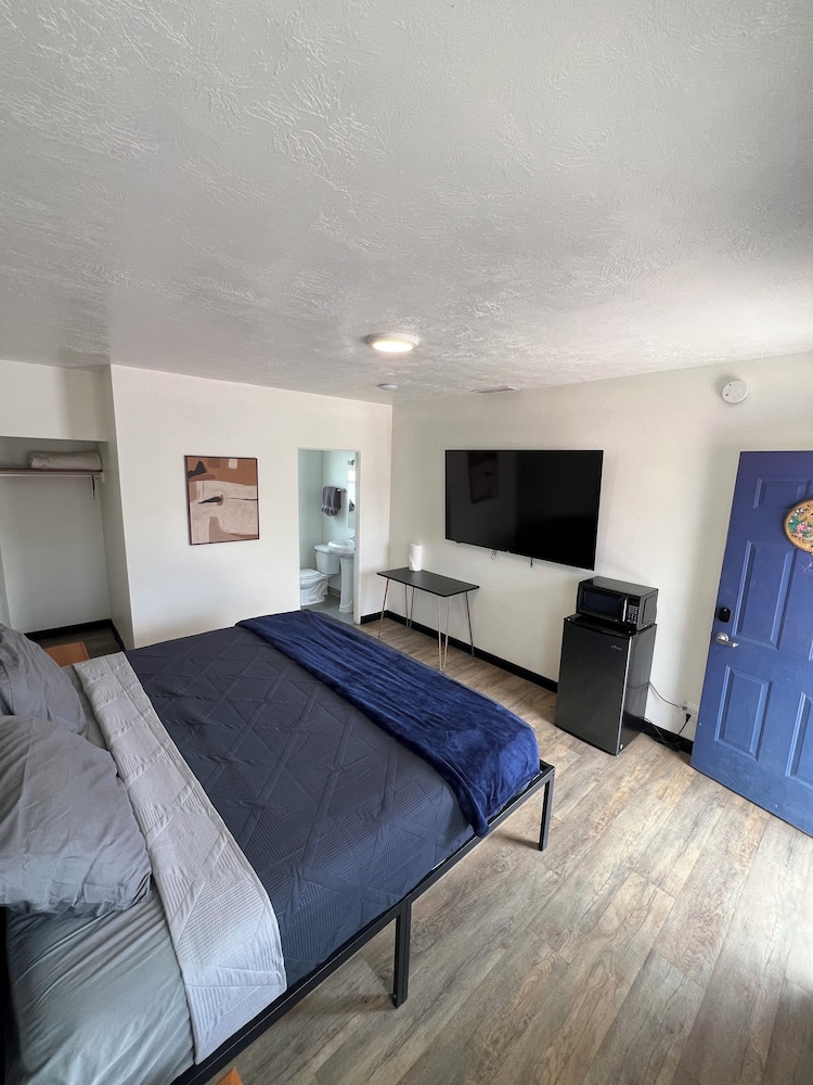 Mac s Motel - photo 15