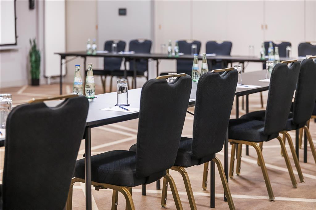 Plaza Suite U Shape Detail