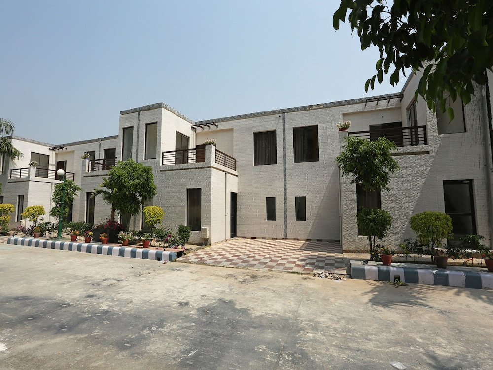 Capital O 24794 Aaryavan Resorts in Lansdowne, India