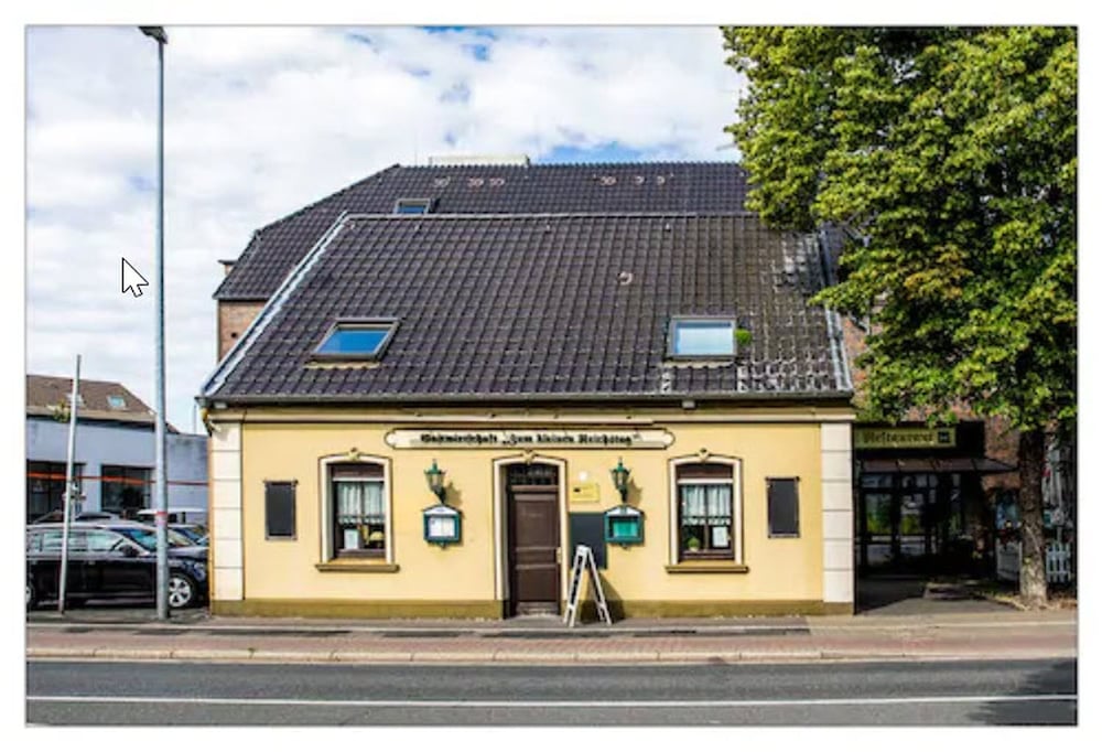 Zum kleinen Reichstag — hotel in Moers