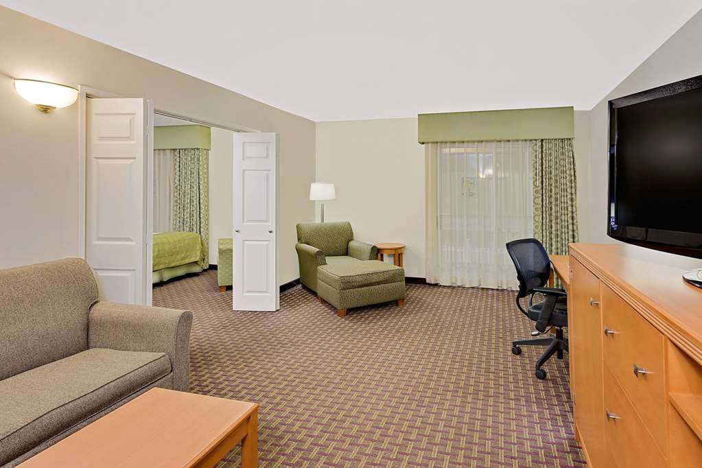 Ramada by Wyndham Marquette - photo 16