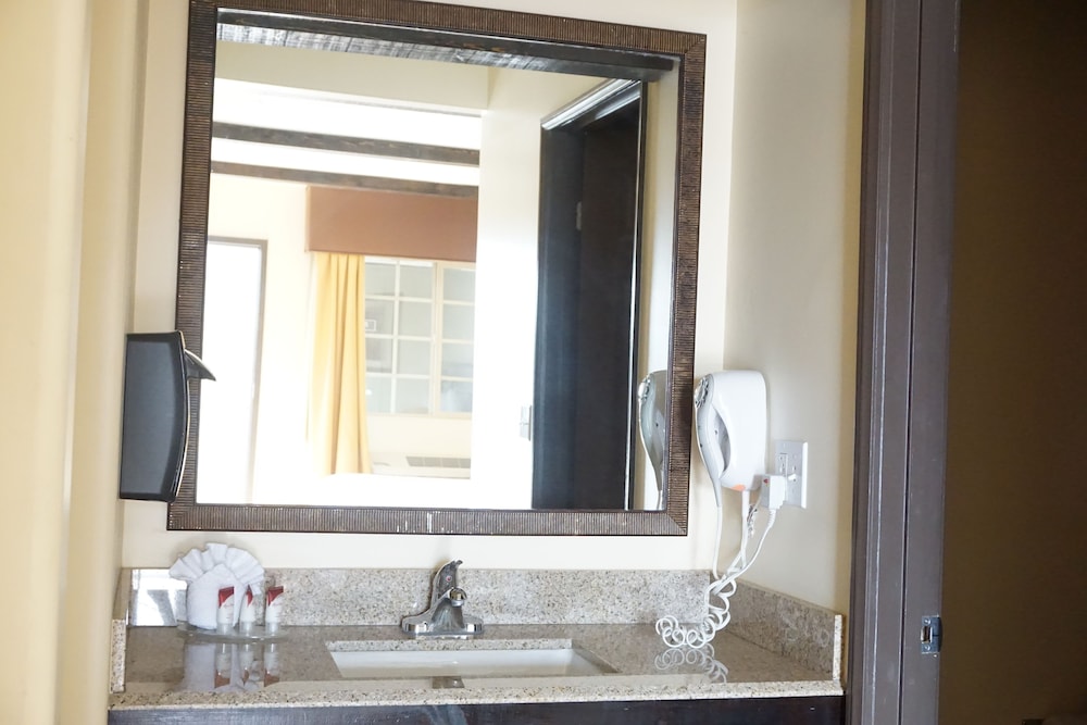Tuscan Garden Inn - photo 9