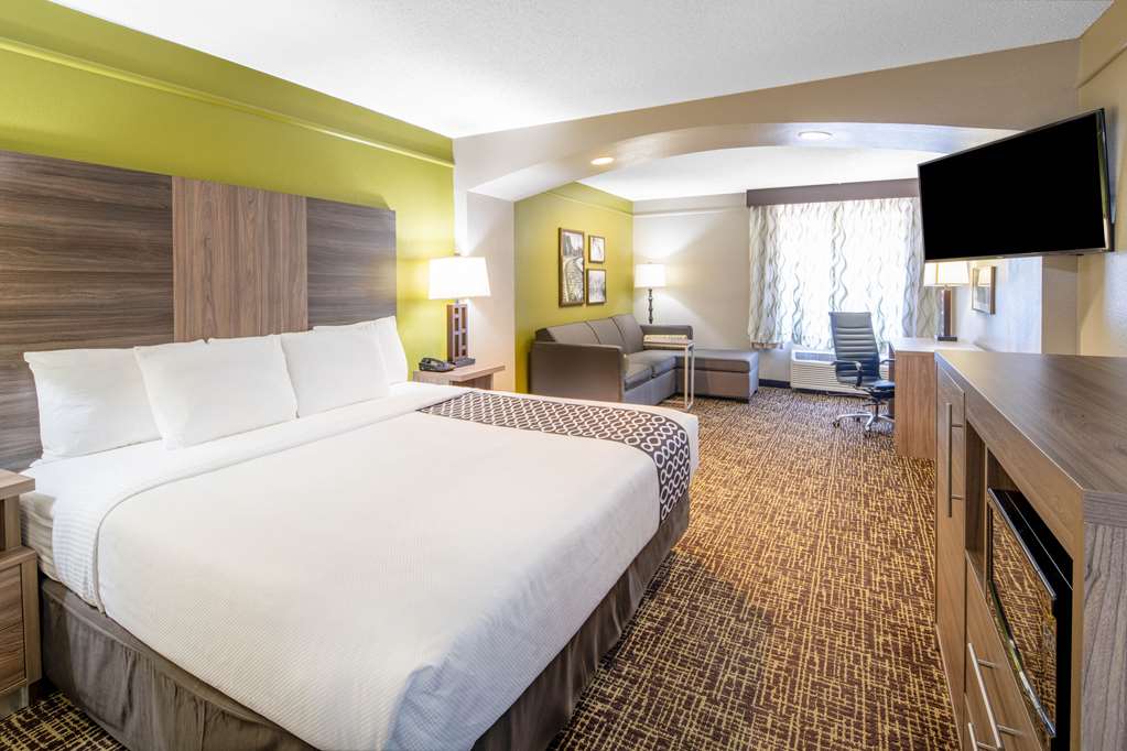 La Quinta Inn & Suites by Wyndham Atlanta Stockbridge - photo 11