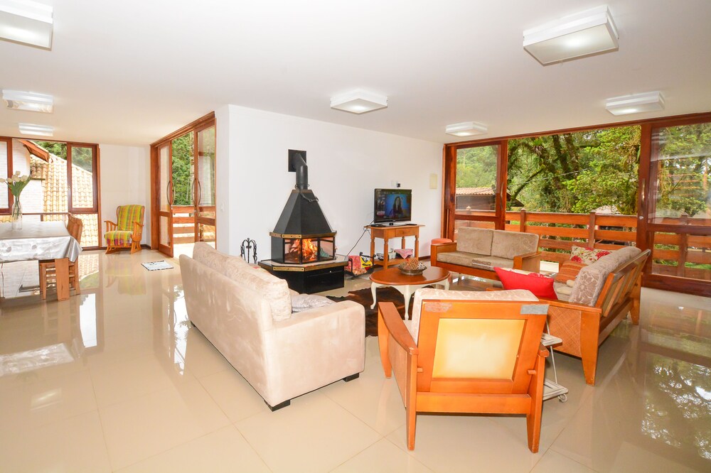 Linda e espaçosa casa em Monte Verde — 4-Star Luxury Hotel in Monte Verde, Brasil