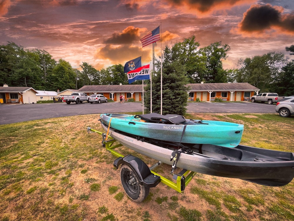 Alger Falls Motel - photo 18