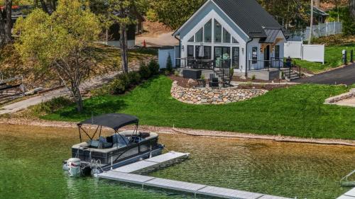 Cottage five on the lake — 4-Star Luxury Hotel in Traverse City, United States