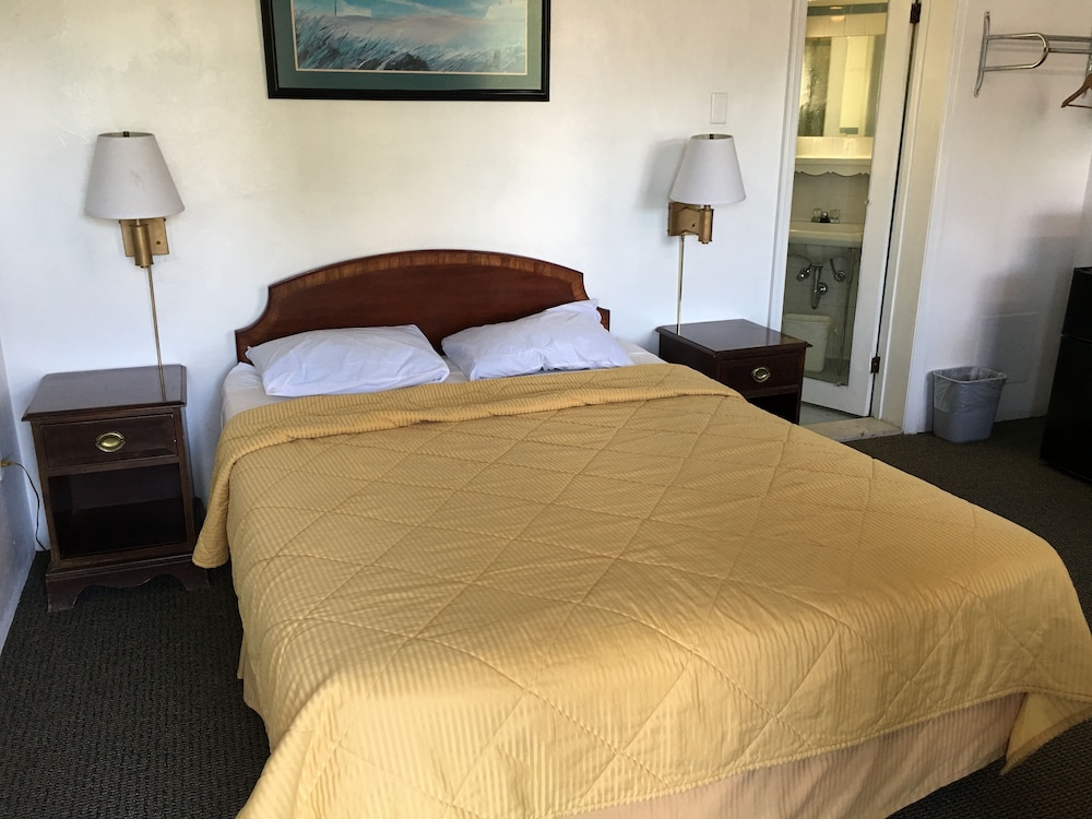 Relax Inn Altoona - photo 11