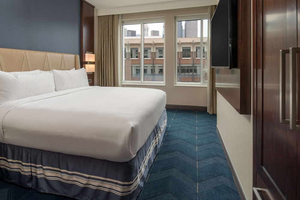 Embassy Suites by Hilton Seattle Downtown Pioneer Square - photo 35