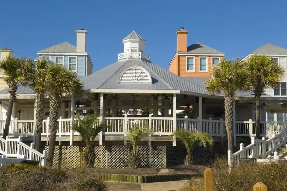 311 Summerhouse by AvantStay Beach Views Access to Community Pool — 4-Star Luxury Hotel in Isle Of Palms, United States
