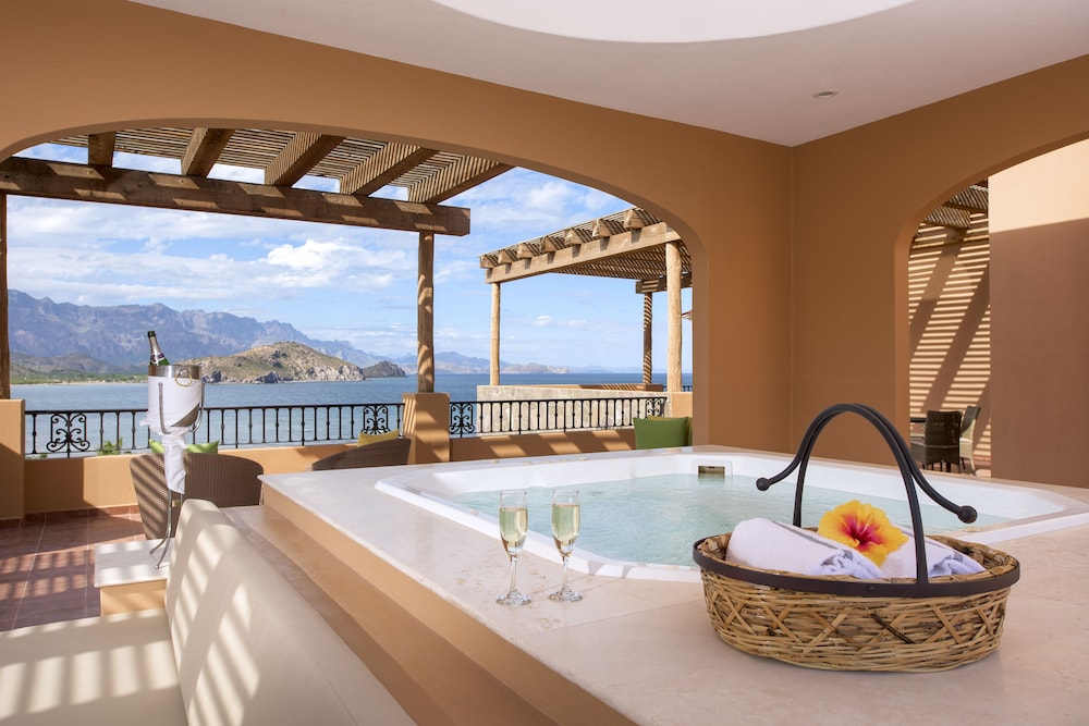 Private spa tub