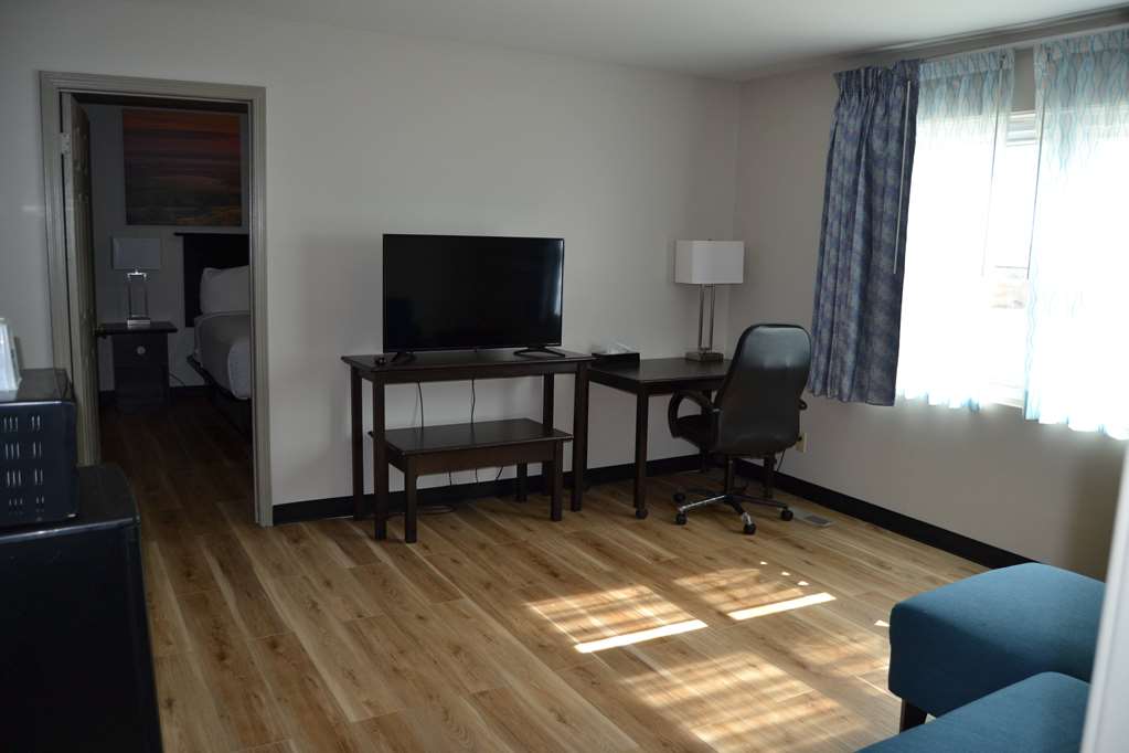 Days Inn and Suites by Wyndham Sikeston - photo 21