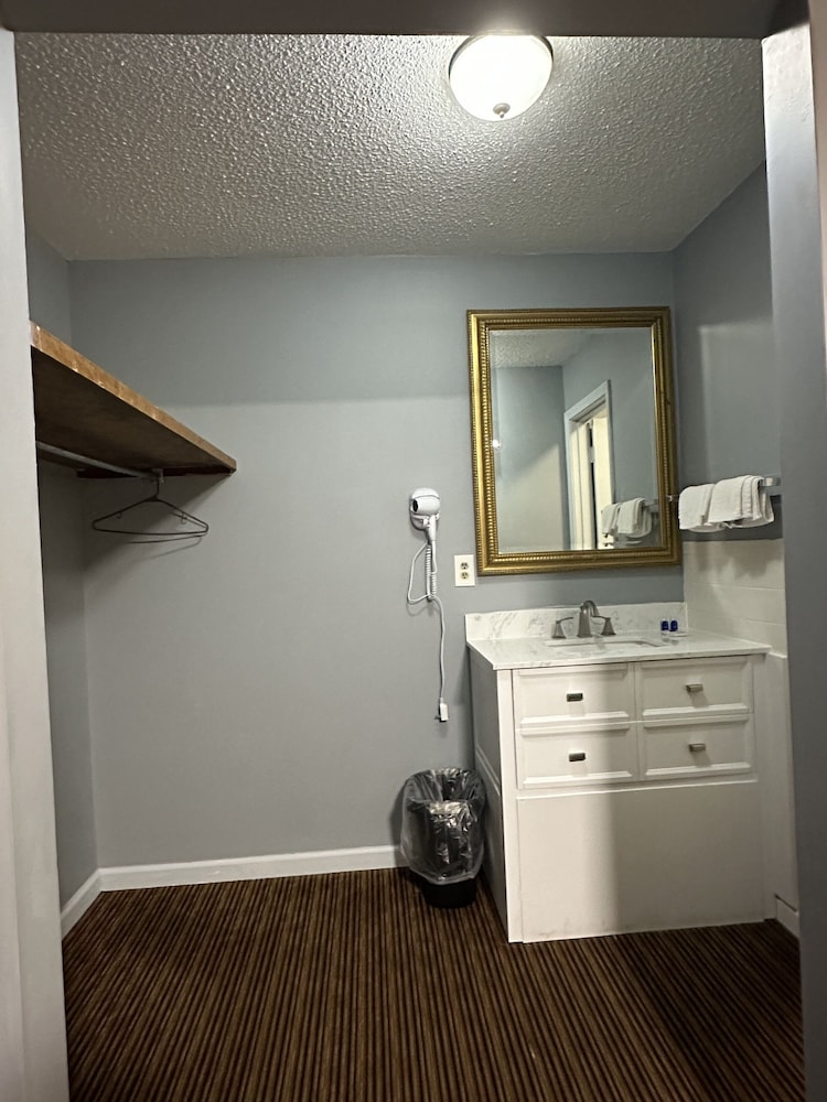 Rodeway Inn & Suites Walhalla - photo 21