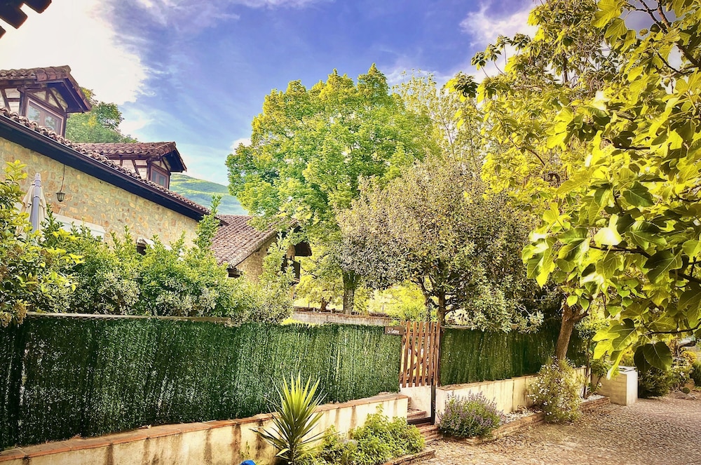 Casa rural Paraje de Yuste — 4-Star Luxury Hotel in Garguera, Spain