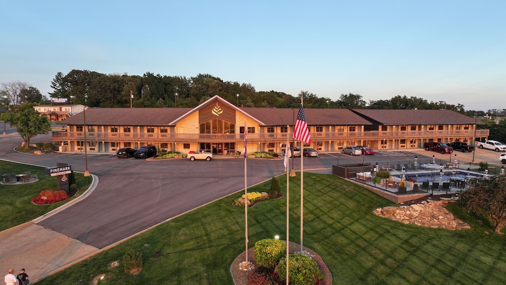 Pinemark Inn & Suites - photo 56