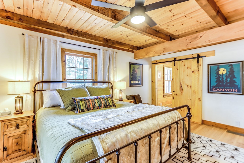 Cozy Ellijay Cabin Hot Tub Yard and Resort Access - photo 19