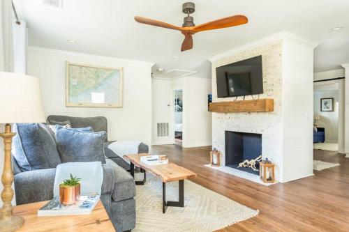 Open and Comfy home near Downtown Folly Beach — 4-Star Luxury Hotel in Charleston, United States