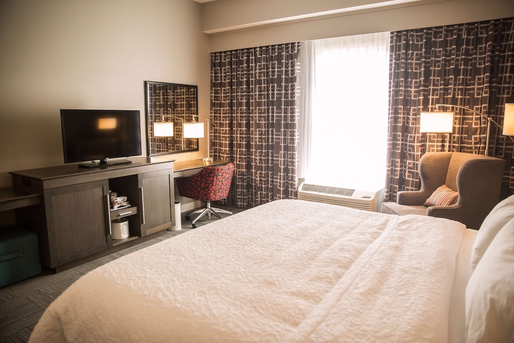 Hampton Inn Pontiac - photo 9