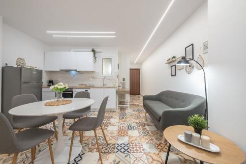 Ble Elia Thiseio Suite — 4-Star Luxury Hotel in Athens, Greece