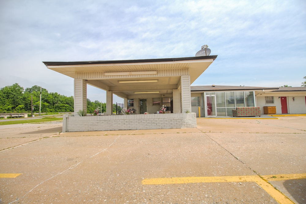 Oyo Hotel Mcalestar Ok S Main St - photo 31