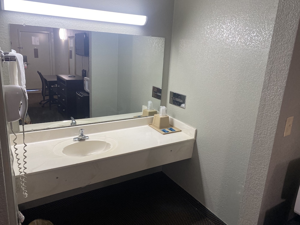 Diamond Inn - photo 6