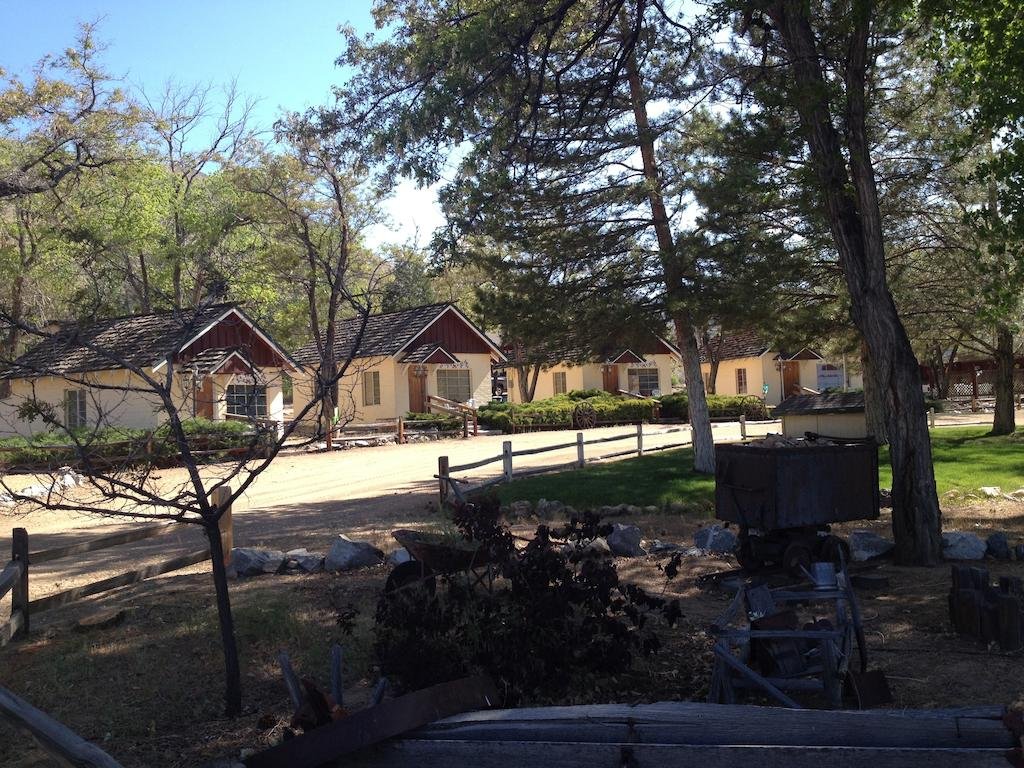 Sierra Retreat - carbon neutral hotel in Walker