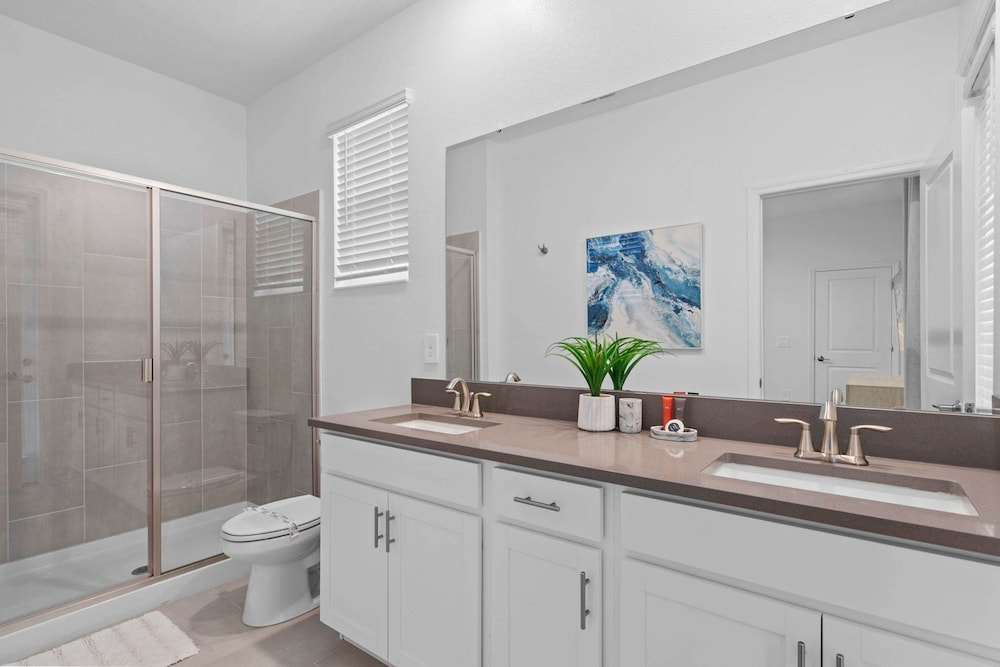 Chic Spacious 5BR Retreat Near Disney - photo 22