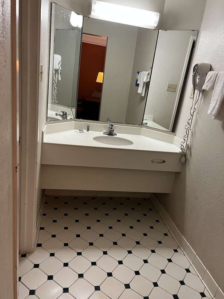 Baymont by Wyndham Longview - photo 15