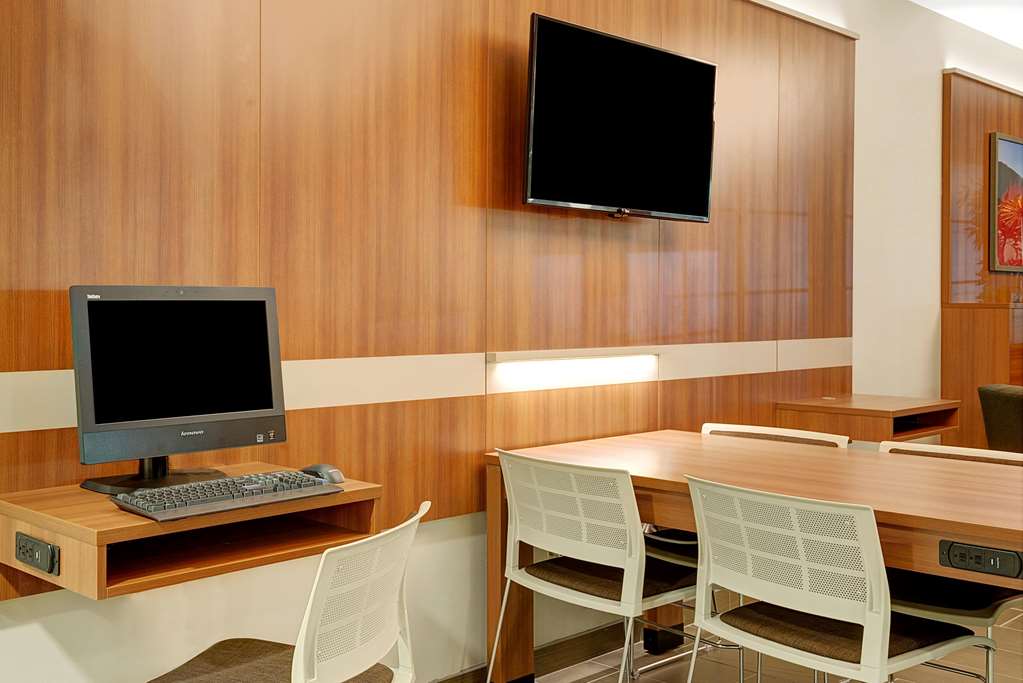 Microtel Inn & Suites By Wyndham Philadelphia Airport Ridley - photo 11