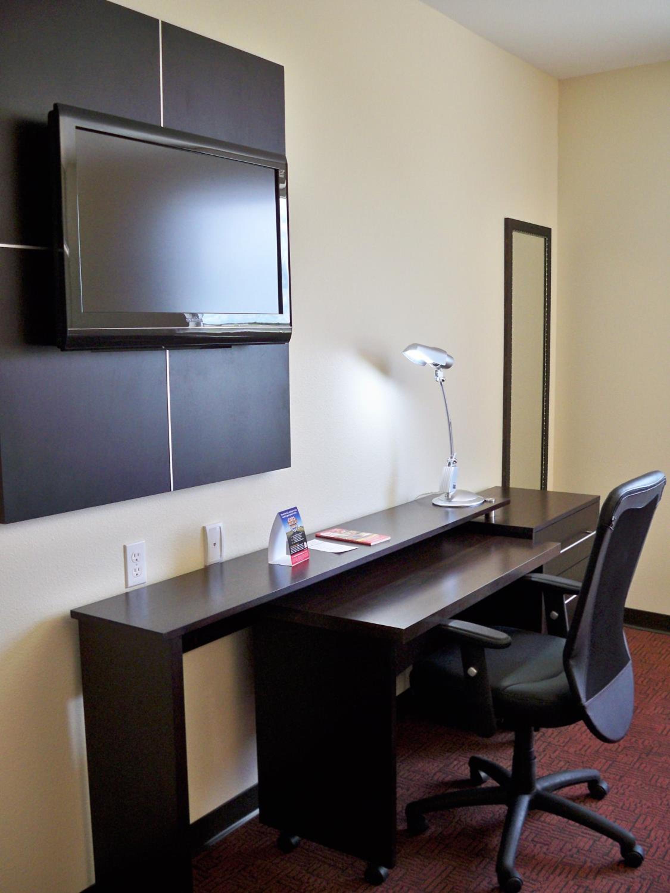 Red Roof Inn & Suites Beaumont - photo 15