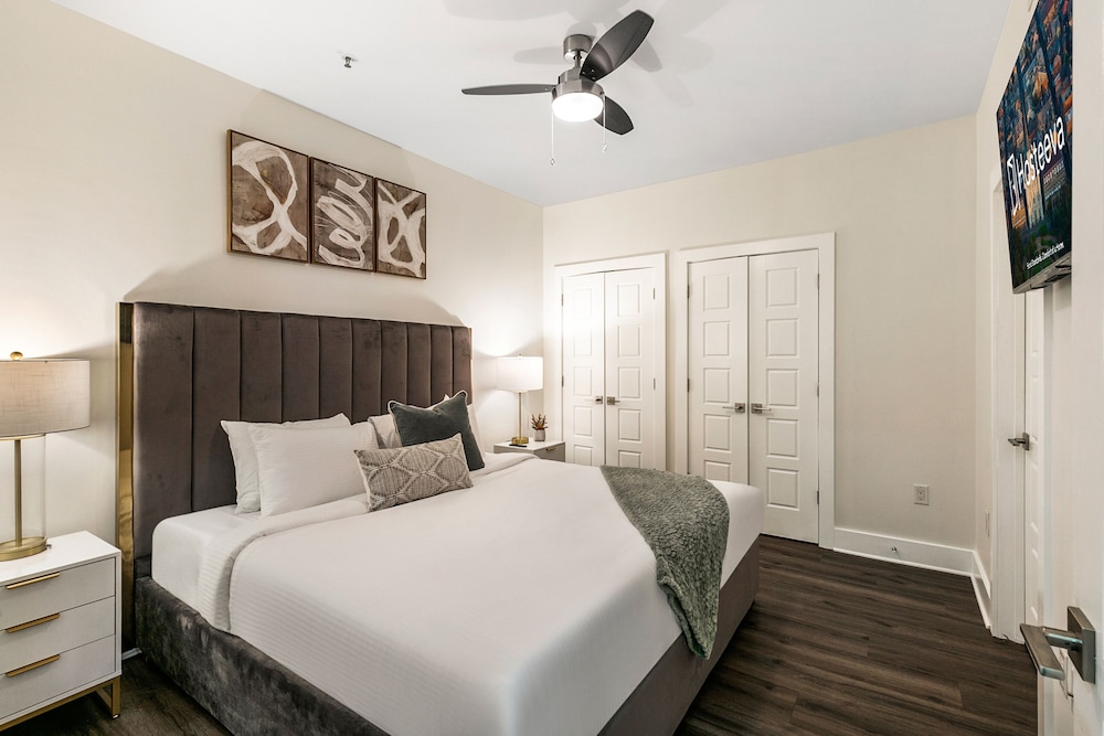 Mardi Gras Suites NOLA's 4BR Elegance - photo 114