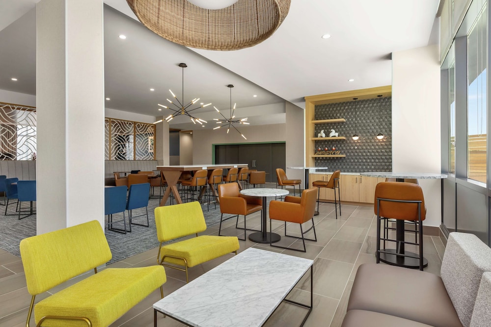Hampton Inn & Suites San Mateo San Francisco Airport - photo 27