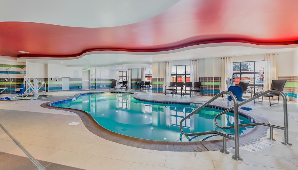 Holiday Inn Express & Suites Eureka by IHG - photo 22