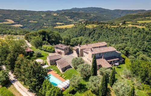 Dostoevskij — 4-Star Luxury Hotel in Canonica, Italy