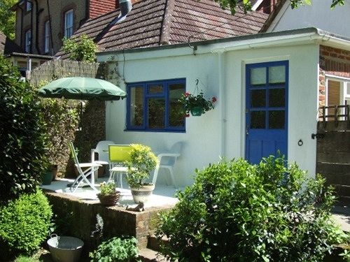 Overglen Court Bed And Breakfast 5011081 — Liss