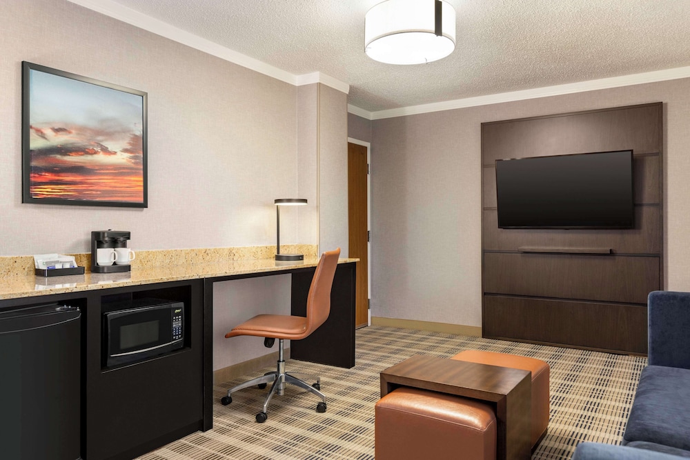 Embassy Suites by Hilton Kansas City Overland Park - photo 14