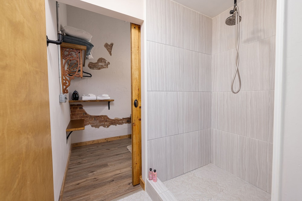 Hartwell Suites - photo 71