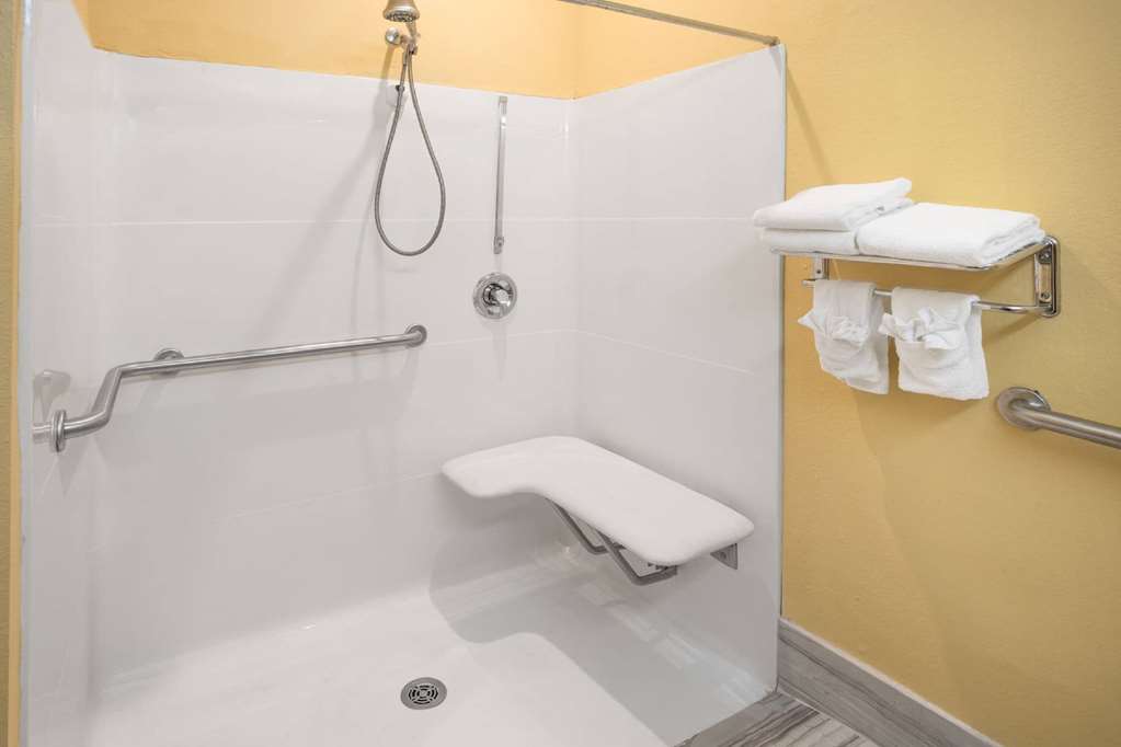 Microtel Inn & Suites by Wyndham Stockbridge Atlanta I 75 - photo 35