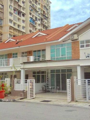 38 Georgetown 3 Storey Terrace local food 5rooms 16pax in George Town, Malaysia