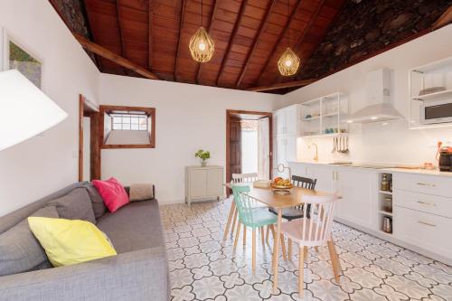 Casa Canaria Azucena — 4-Star Luxury Hotel in Los Llanos De Aridane, Spain
